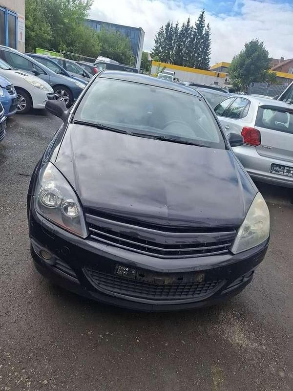 Saphirschwarz mi2 Gebraucht 2006 Opel Astra GTC Coupé | 699 € (Superpreis) - Bild 1/4