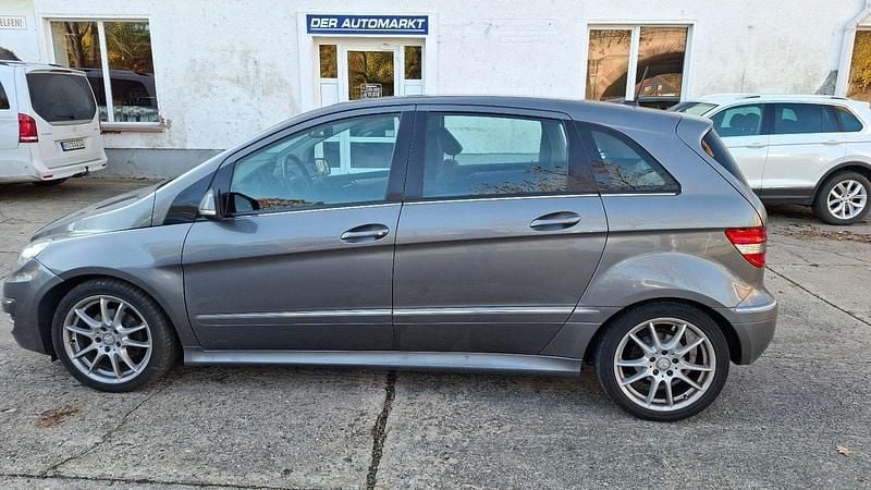 Grau Gebraucht 2009 Mercedes B200 Van / Kleinbus | 5.690 € (Superpreis) - Bild 1/4