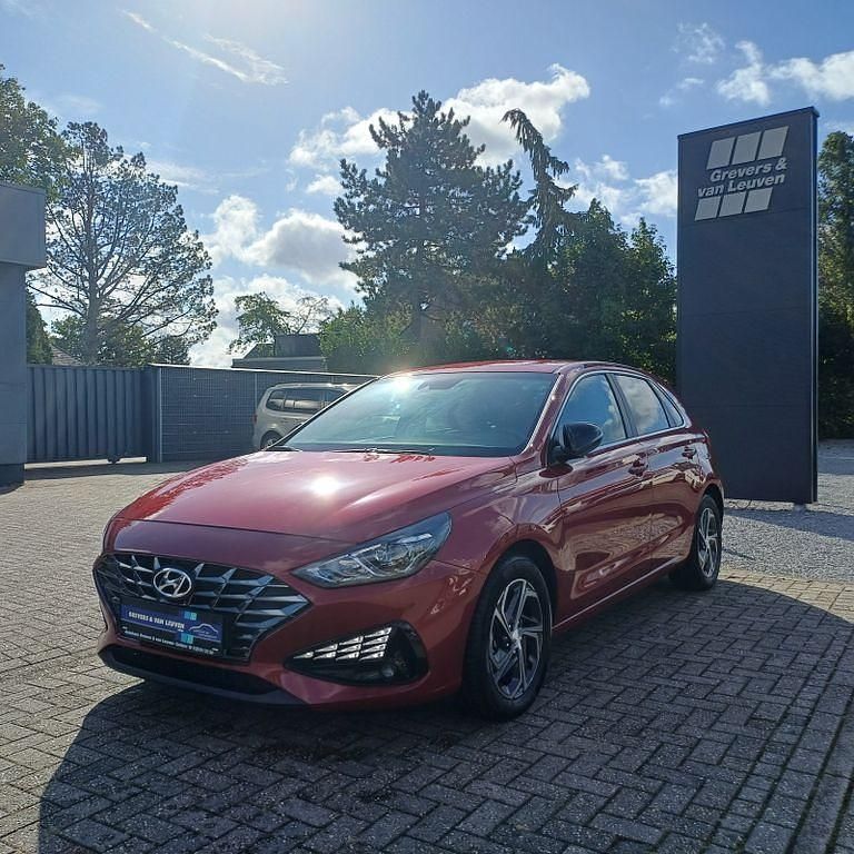 Rot Gebraucht 2023 Hyundai i30 Trend Limousine | 20.900 € (Fairer Preis) - Bild 1/4