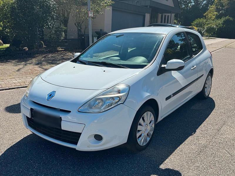 Weiß Gebraucht 2011 Renault Clio II Authentique Kleinwagen | 1.999 € (Fairer Preis) - Bild 1/4