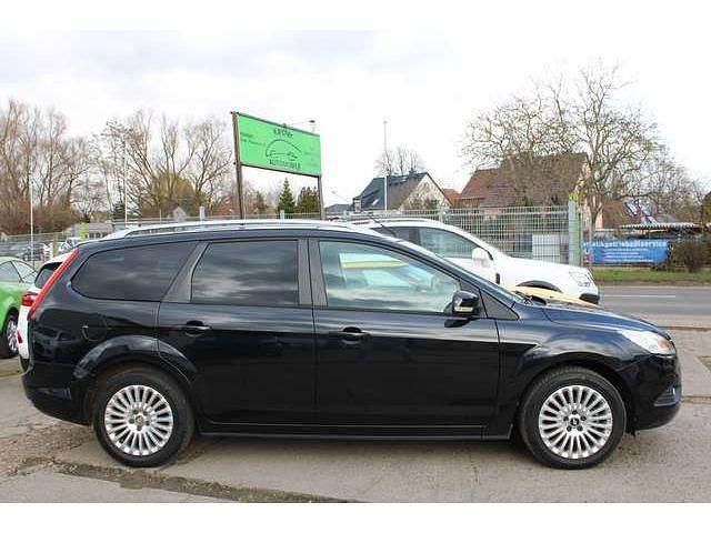 Gebraucht Ford Focus Viva 101 PS (74 kW) 2010 Pantherschwarz metallic Kombi