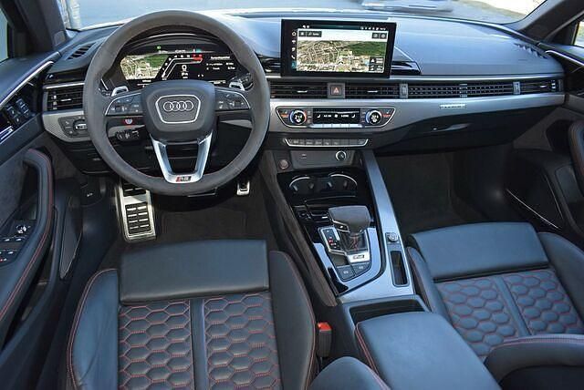 Gebraucht Audi RS4 Ambiente 450 PS (330 kW) 2024 Gletscherweiß metallic Kombi