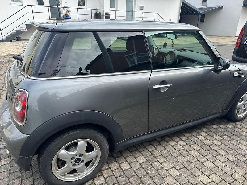 Używany Mini ONE 95 KM (69 kW) 2010 Srebrny Hatchback