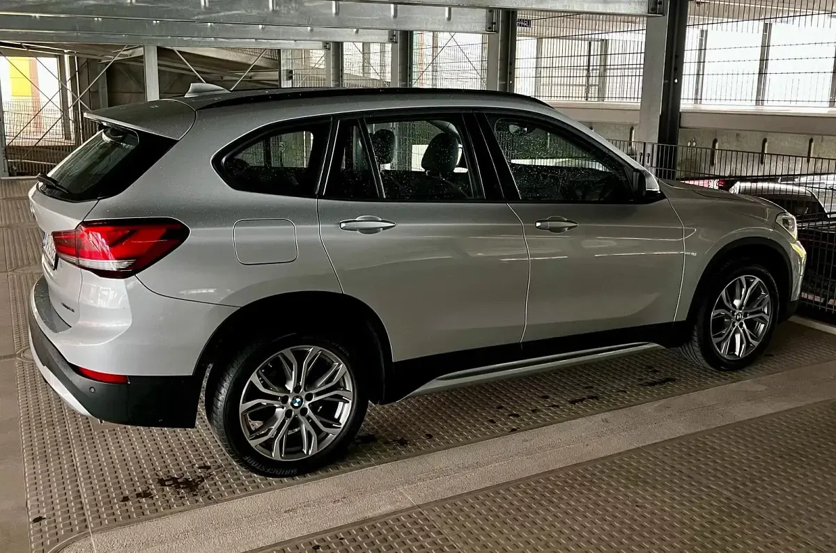 Gebraucht BMW X1 Sport Line 140 PS (102 kW) 2020 Silber SUV