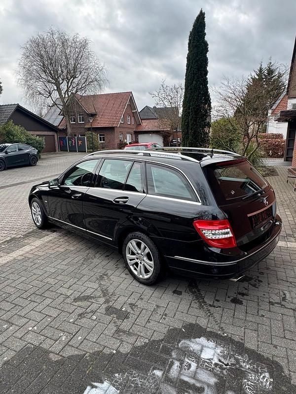 Gebraucht Mercedes 250 204 PS (150 kW) 2010 Schwarz Kombi