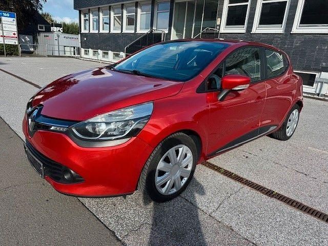 Rot Gebraucht 2015 Renault Clio IV Dynamique Limousine | 6.990 € (Etwas zu teuer) - Bild 1/4