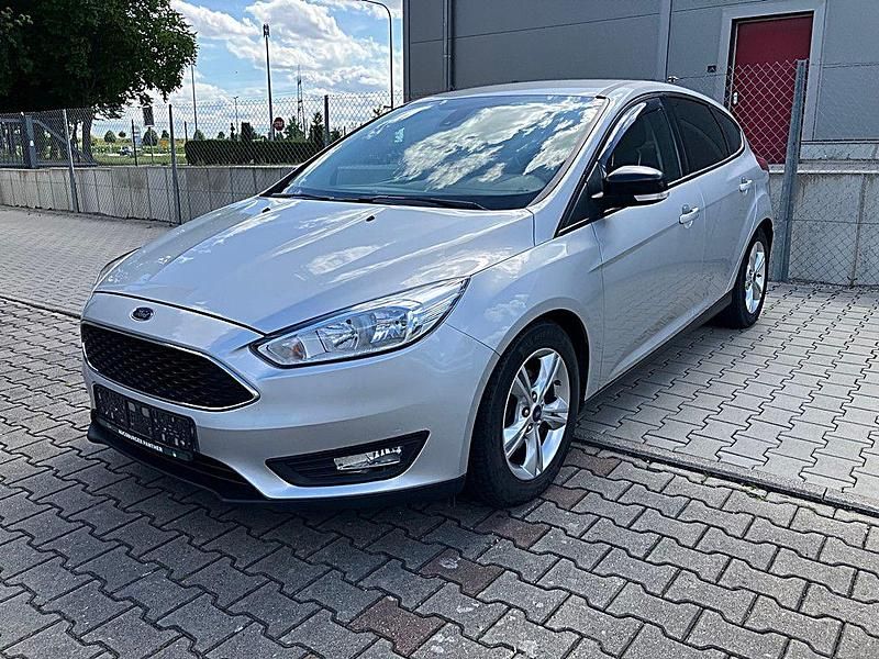 Silber Gebraucht 2016 Ford Focus Business Edition Limousine | 6.500 € (Fairer Preis) - Bild 1/4