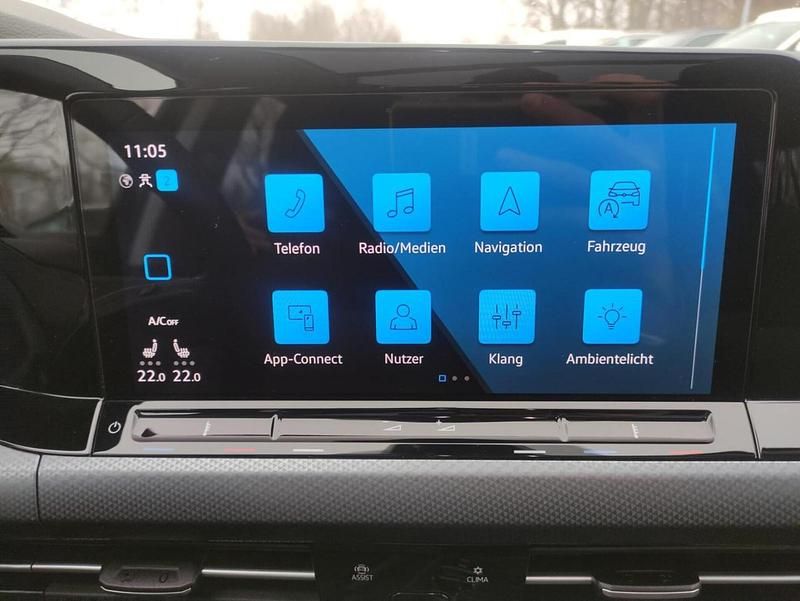 Gebraucht VW Golf VIII Active 150 PS (110 kW) 2023 Atlantik blue metallic Limousine