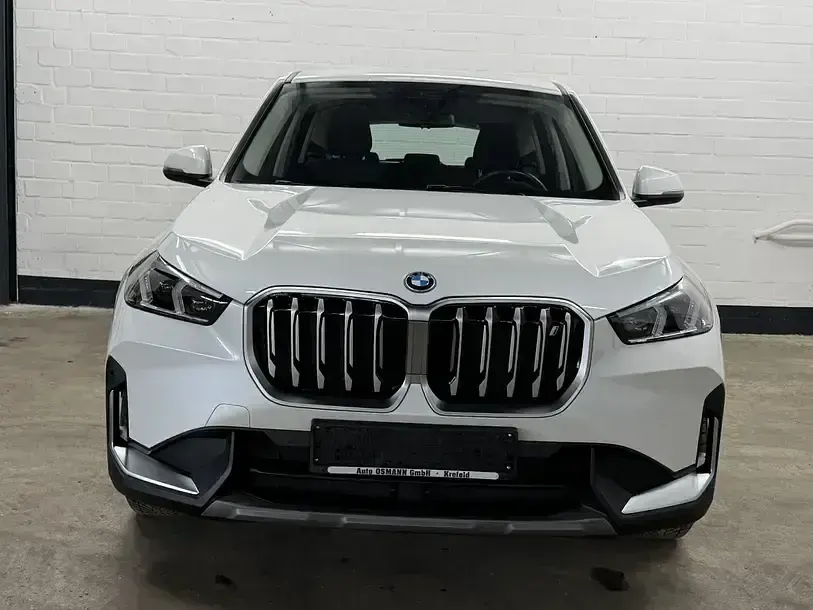 Używany BMW iX1 230 kW (313 KM) 2023 Biały SUV