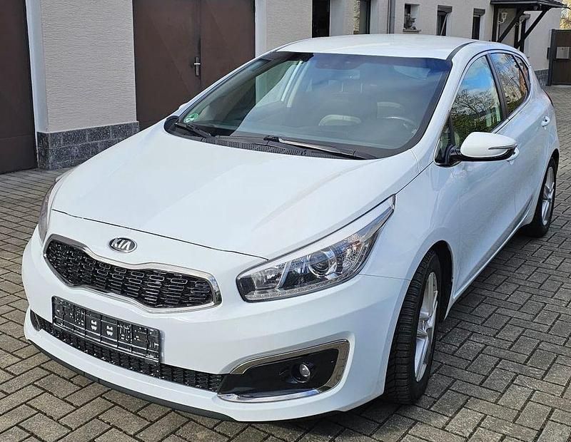 Gebraucht Kia Ceed Platinum Edition 136 PS (100 kW) 2016 Weiß Kleinwagen