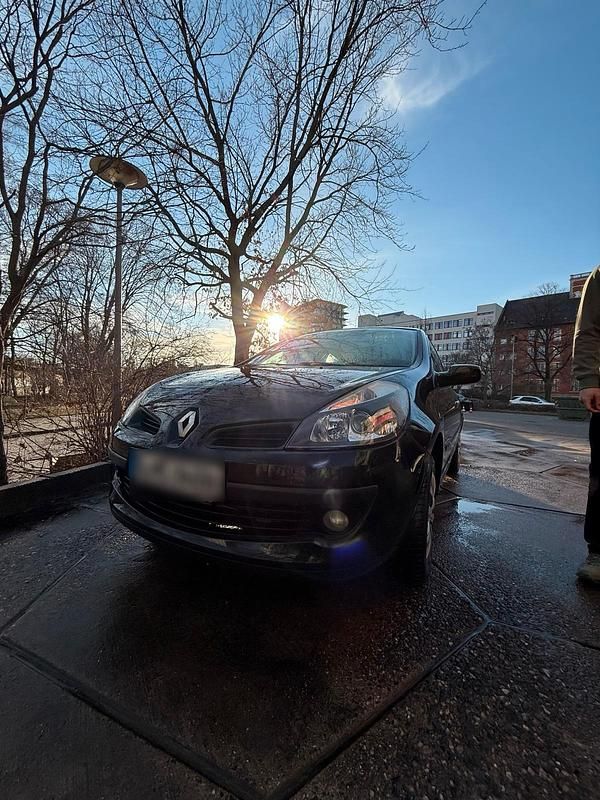Second-hand Renault Clio III 75 CP (55 kW) 2007 Negru Hatchback