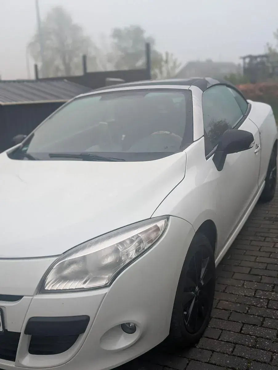Gebraucht Renault Mégane Cabriolet Dynamique 110 PS (80 kW) 2011 Weiß Cabrio