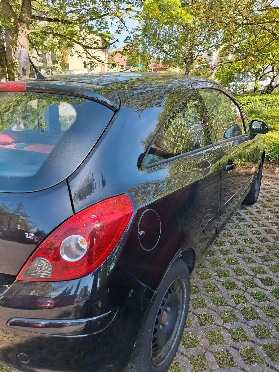 Używany Opel Corsa Edition 80 KM (58 kW) 2007 Czarny Hatchback