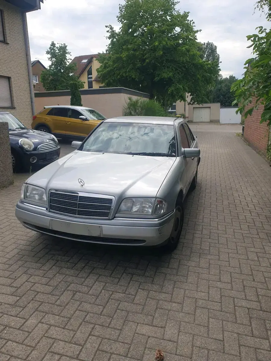Gebraucht Mercedes C180 Elegance 90 PS (66 kW) 1996 Silber Limousine