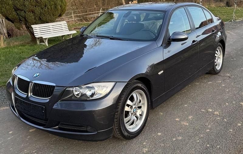 Gebraucht BMW 318 129 PS (94 kW) 2007 Grau Limousine