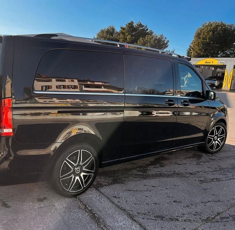 Schwarz Gebraucht 2019 Mercedes V300 Avantgarde Van / Kleinbus | 49.000 € (Fairer Preis) - Bild 1/4