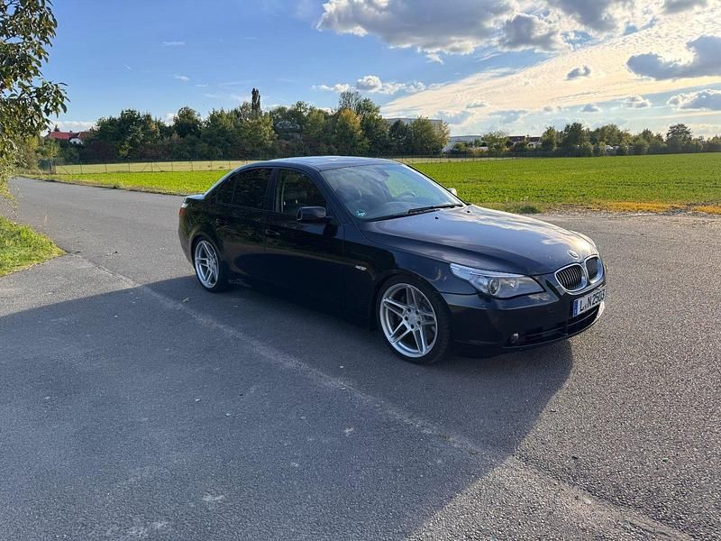 Schwarz Gebraucht 2005 BMW 545 Limousine | 11.500 € (Teuer) - Bild 1/4