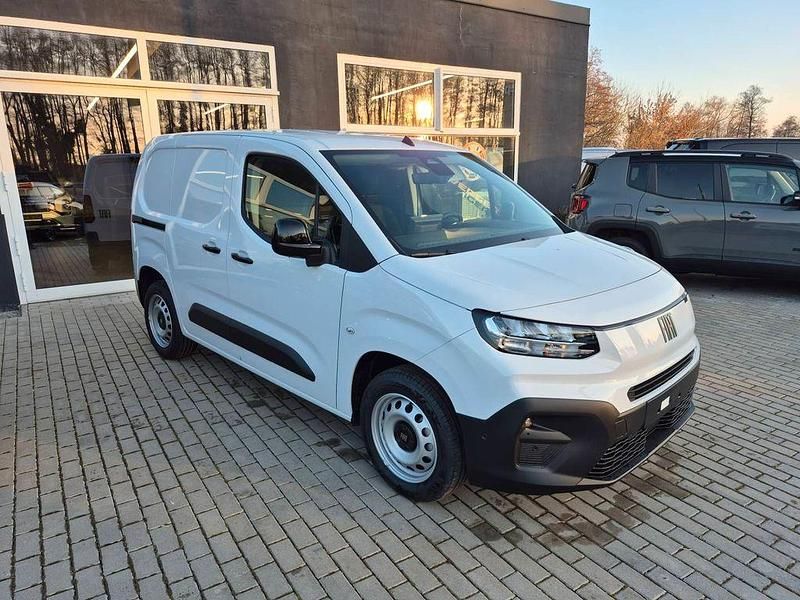 Neu Fiat Doblò 131 PS (96 kW) 2026 Weiß Van / Kleinbus