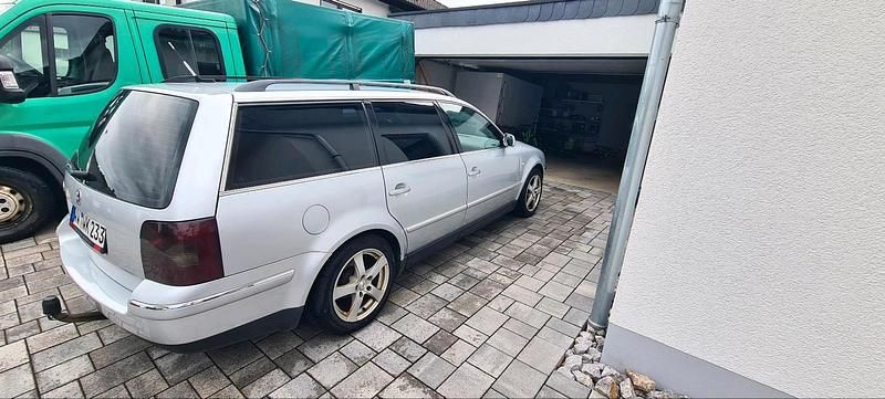 Silber Gebraucht 2002 VW Passat Kombi | 1.999 € (Fairer Preis) - Bild 1/4