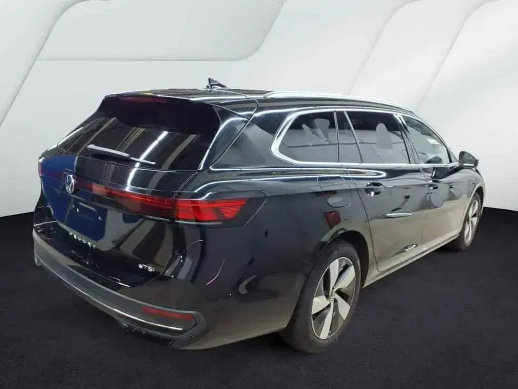 Usata VW Passat R 150 CV (110 kW) 2025 Nero Station wagon