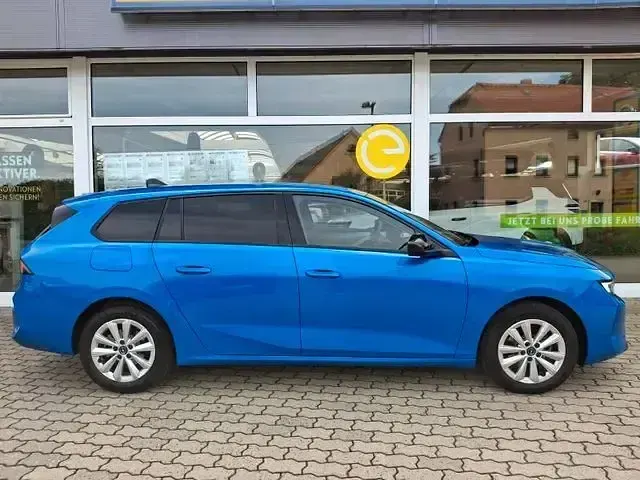 Używany Opel Astra Edition 110 KM (80 kW) 2024 Niebieski Kombi