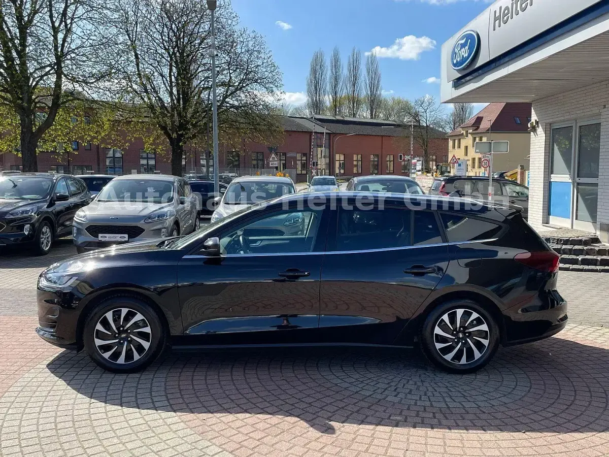Używany Ford Focus Titanium 125 KM (91 kW) 2024 Czarny Kombi