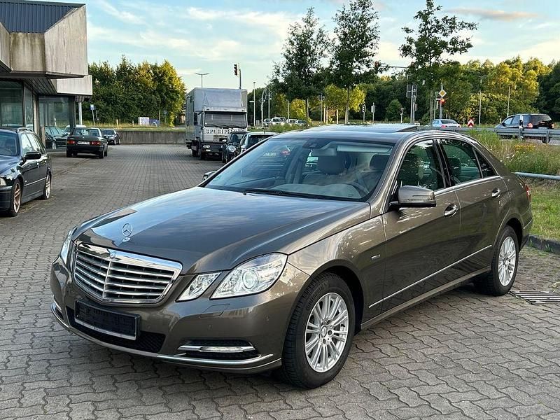 Gebraucht Mercedes E350 Elegance 306 PS (225 kW) 2012 Grau Limousine