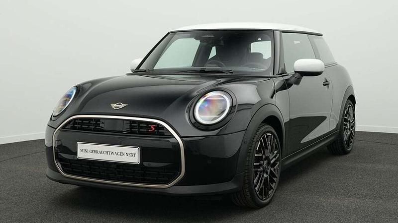Schwarz Gebraucht 2024 Mini Cooper S Favoured Kleinwagen | 25.898 € (Superpreis) - Bild 1/4