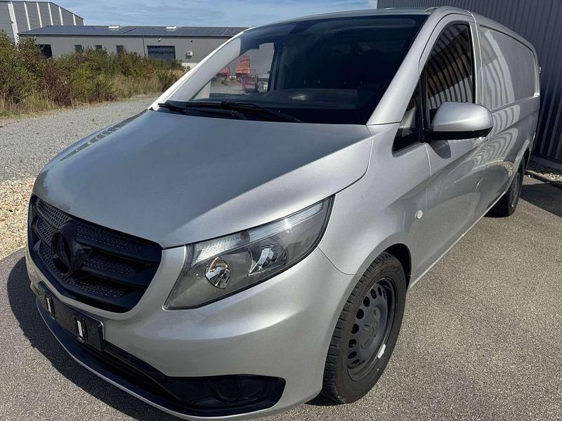 Silber Gebraucht 2015 Mercedes Vito Van / Kleinbus | 14.500 € - Bild 1/4