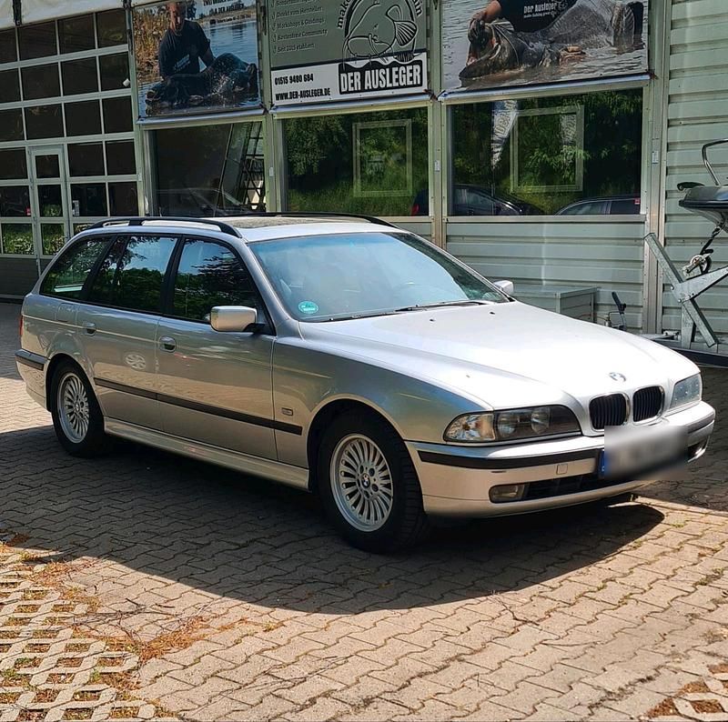 Silber Gebraucht 1999 BMW 520 Kombi | 1.980 € (Guter Preis) - Bild 1/4
