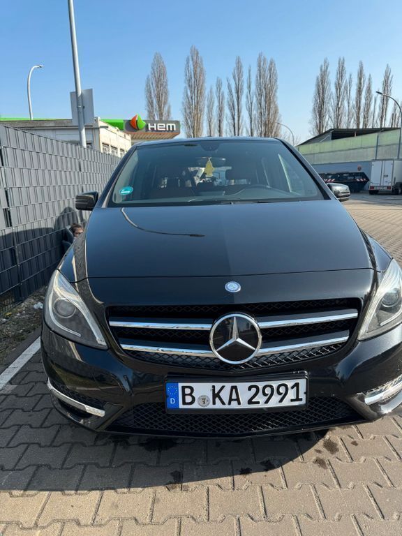 Schwarz Gebraucht 2014 Mercedes 220 Limousine | 11.490 € - Bild 1/4