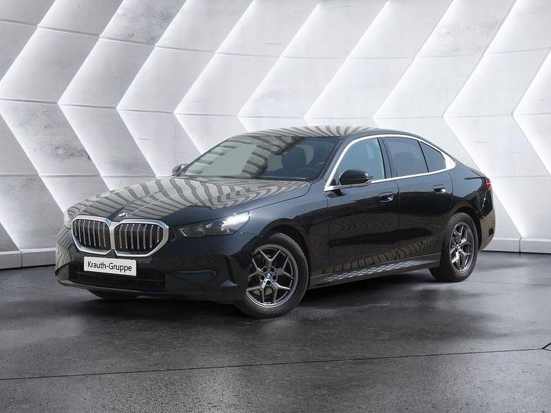 Schwarz Gebraucht 2024 BMW 520 Sport Line Limousine | 45.900 € (Teuer) - Bild 1/4