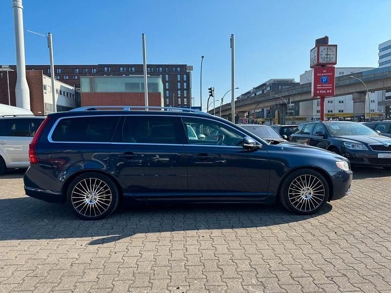 Gebraucht Volvo V70 Summum 215 PS (158 kW) 2012 Blau Kombi