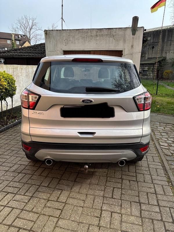 Gebraucht Ford Kuga 150 PS (110 kW) 2018 Silber SUV