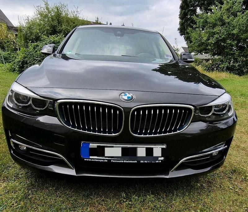 Braun Gebraucht 2016 BMW 320 Gran Turismo Luxury Line Limousine | 25.900 € - Bild 1/4