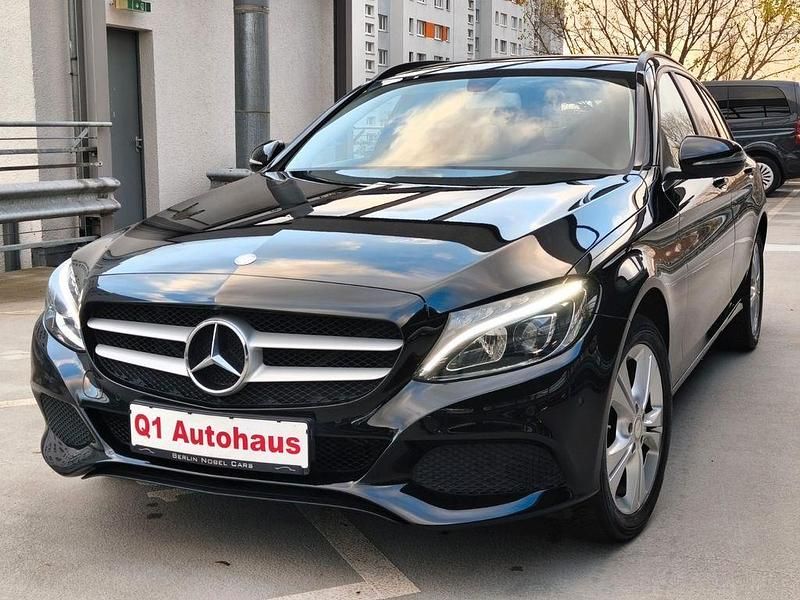 Schwarz Gebraucht 2015 Mercedes C180 Limousine | 15.690 € (Guter Preis) - Bild 1/4