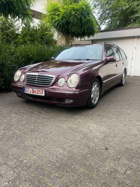 Rot Gebraucht 2000 Mercedes 320 Avantgarde Limousine | 2.800 € (Superpreis) - Bild 1/4