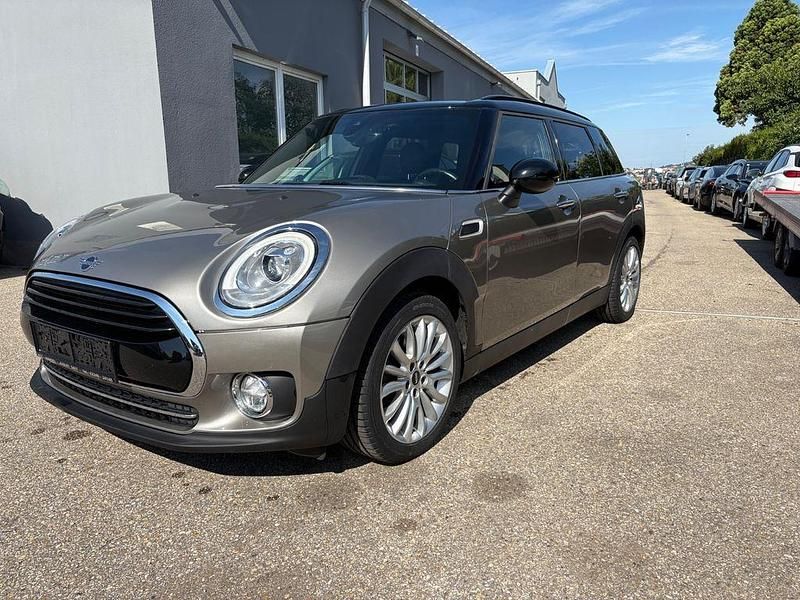 Grau Gebraucht 2019 Mini Cooper Clubman Kombi | 17.900 € (Etwas zu teuer) - Bild 1/4