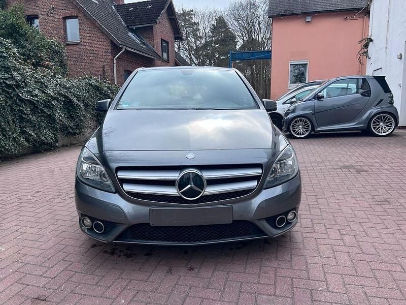 Gebraucht Mercedes B180 122 PS (89 kW) 2012 Grau Van / Kleinbus