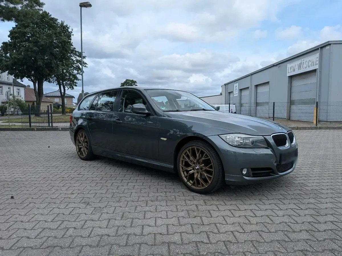 Gebraucht BMW 318 143 PS (105 kW) 2009 Grün Kombi