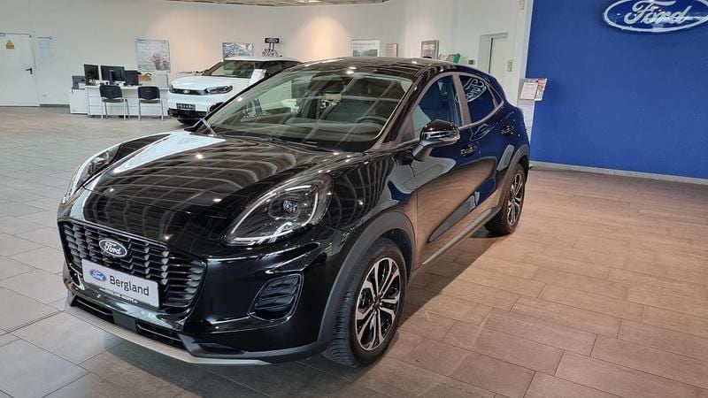 Agate black schwarz Gebraucht 2024 Ford Puma Titanium Limousine | 21.990 € (Fairer Preis) - Bild 1/4