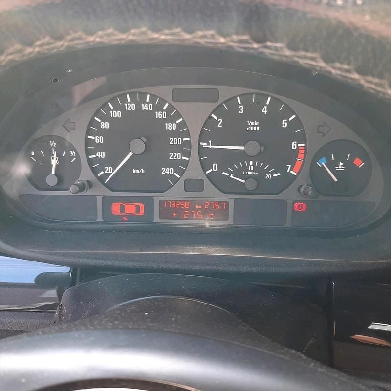 Gebraucht BMW 320 170 PS (125 kW) 2001 Grau Kombi