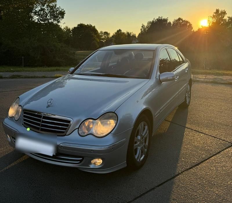 Silber Gebraucht 2006 Mercedes C180 Limousine | 1.500 € (Superpreis) - Bild 1/4