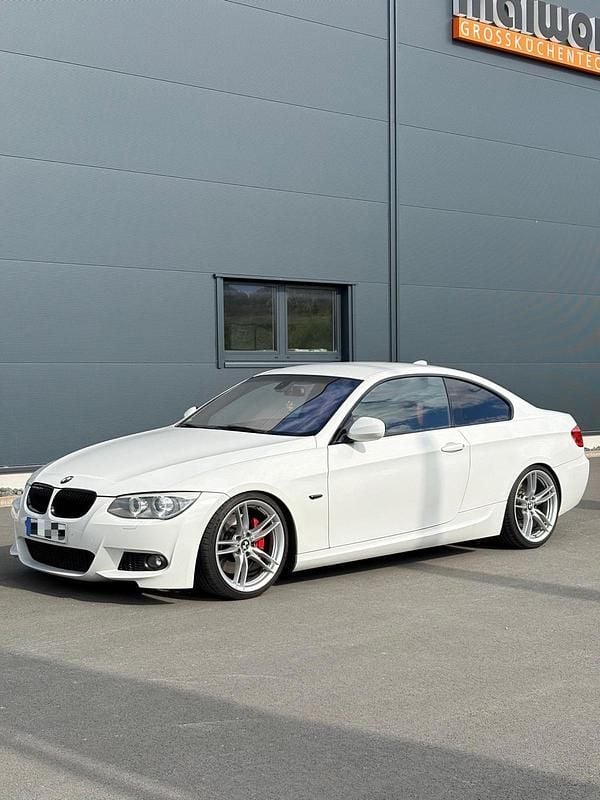 Weiß Gebraucht 2012 BMW 335 M Sport Coupé | 16.000 € - Bild 1/4