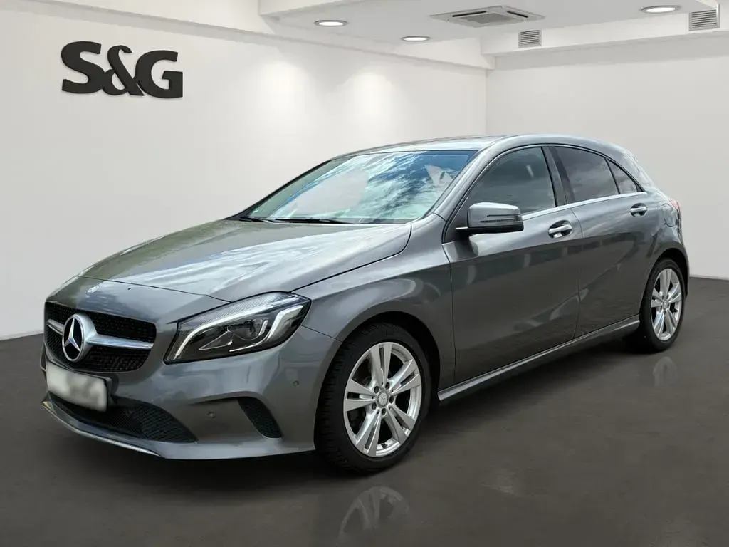 Gebraucht Mercedes A180 Urban 122 PS (89 kW) 2017 Limousine