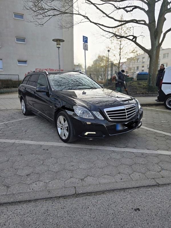 Gebraucht Mercedes E300 Avantgarde 231 PS (169 kW) 2010 Schwarz Limousine