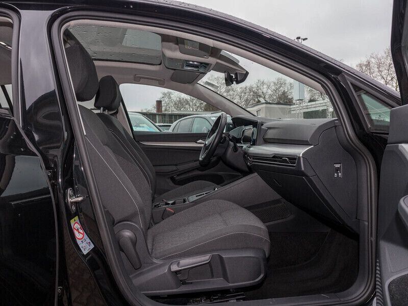 Gebraucht VW Golf VIII Move 150 PS (110 kW) 2024 Othercolor Kleinwagen