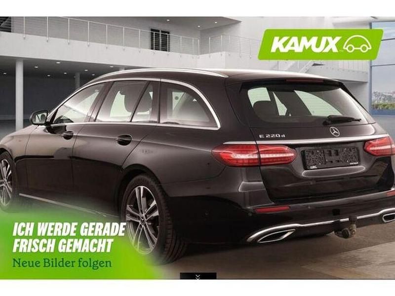 Gebraucht Mercedes E220 Avantgarde 194 PS (142 kW) 2021 Obsidianschwarz Kombi