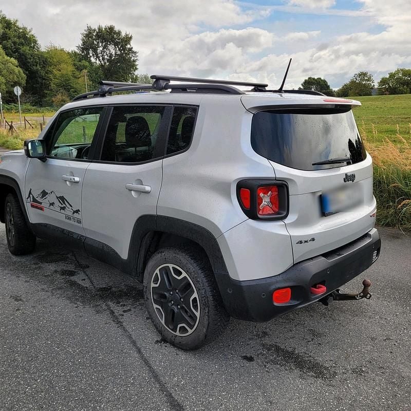 Silber Gebraucht 2016 Jeep Renegade Trailhawk SUV | 9.900 € (Superpreis) - Bild 1/4
