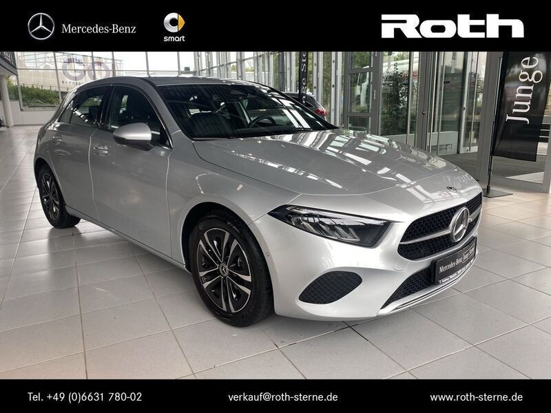Silber Gebraucht 2023 Mercedes A200 Progressive Limousine | 25.999 € (Guter Preis) - Bild 1/4